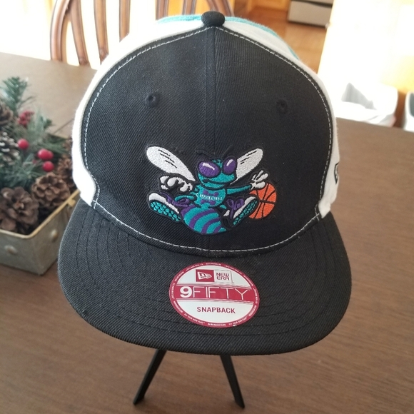 New Era HardWood Classics Charlotte Hornets Snapback Hat🏀🐝 - Picture 1 of 10